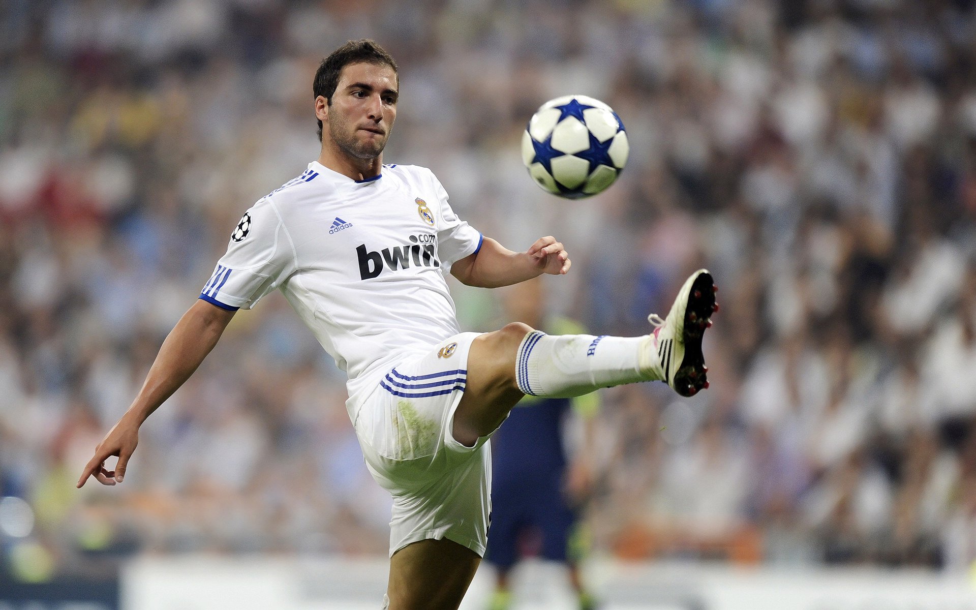 奥纳纳末节封神,波兰窒息防守带走智利