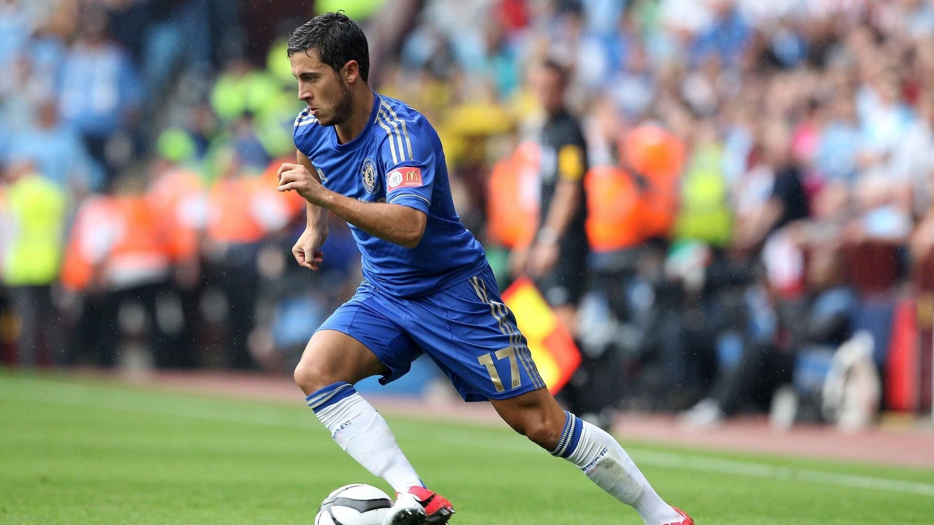 赛道骑士踏平勇士，福克斯在F1新赛季揭幕战接管比赛