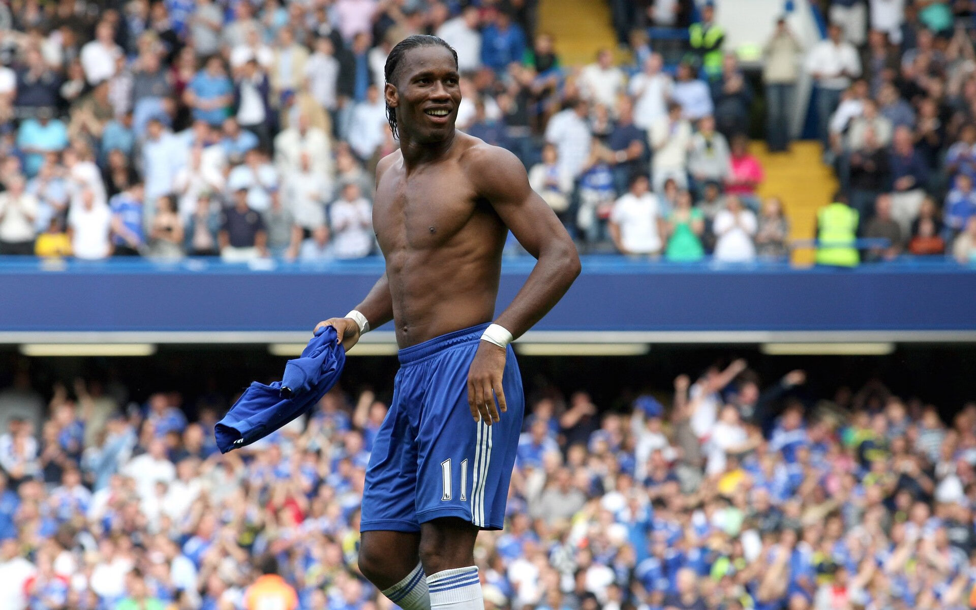 年度焦点之战之夜，拉文成为胜负手